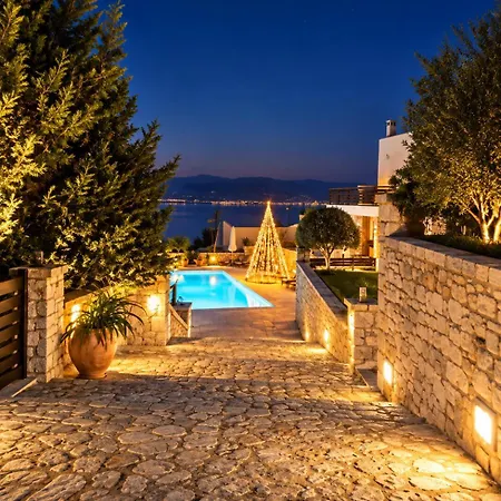 Malvazios Family With View Γύθειο